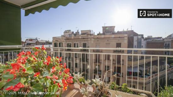 Se alquila habitación en piso compartido en Eixample - BARCELONA