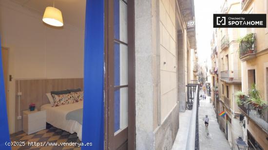 Habitación luminosa en alquiler en un apartamento de 4 dormitorios en Barri Gòtic - BARCELONA