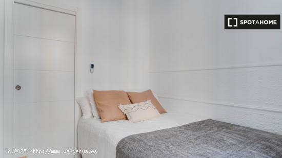 ¡Habitaciones en alquiler en un apartamento de 5 habitaciones en Madrid! - MADRID