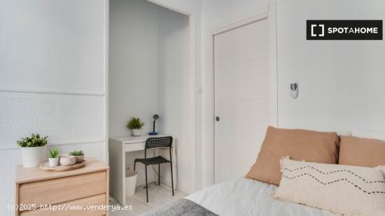 ¡Habitaciones en alquiler en un apartamento de 5 habitaciones en Madrid! - MADRID