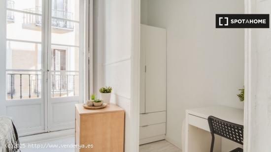 ¡Habitaciones en alquiler en un apartamento de 5 habitaciones en Madrid! - MADRID