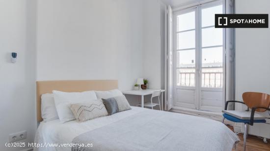 ¡Habitaciones en alquiler en un apartamento de 5 habitaciones en Madrid! - MADRID