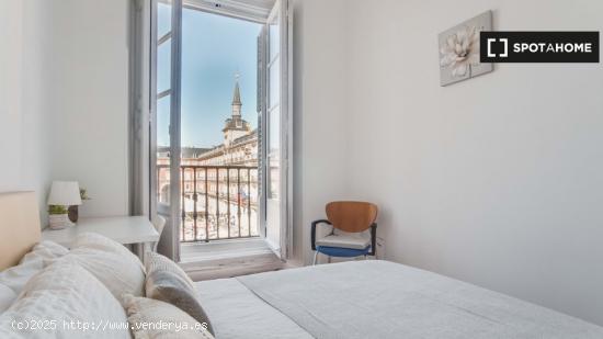 ¡Habitaciones en alquiler en un apartamento de 5 habitaciones en Madrid! - MADRID