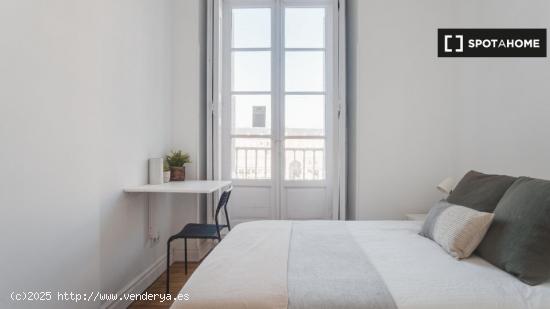 ¡Habitaciones en alquiler en un apartamento de 5 habitaciones en Madrid! - MADRID