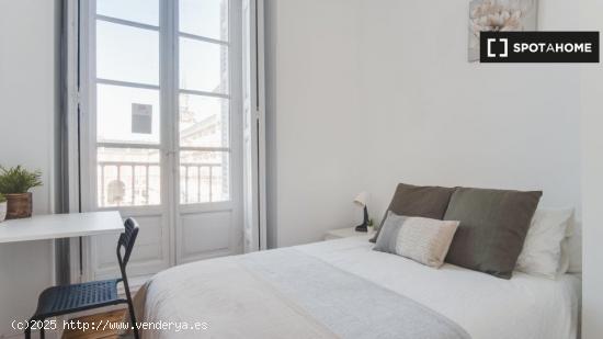 ¡Habitaciones en alquiler en un apartamento de 5 habitaciones en Madrid! - MADRID