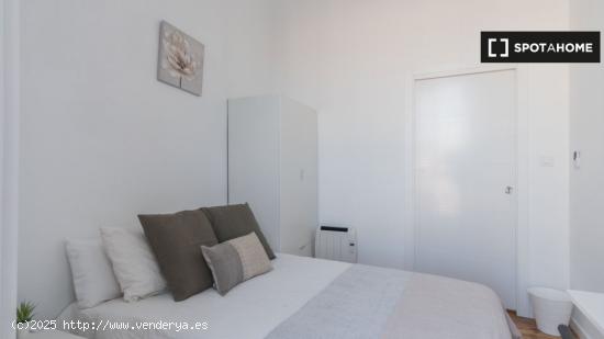 ¡Habitaciones en alquiler en un apartamento de 5 habitaciones en Madrid! - MADRID