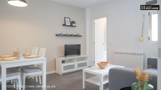  Se alquila habitación en piso de 4 dormitorios en Madrid - MADRID 