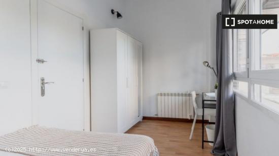 ¡Habitaciones en alquiler en piso de 4 dormitorios en Madrid! - MADRID