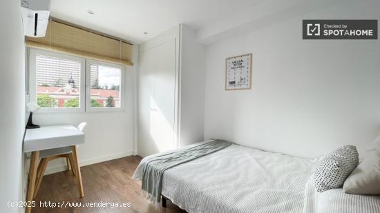 Alquiler de habitaciones en apartamento de 8 dormitorios en Vista Alegre - MADRID