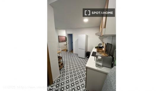 Se alquila habitación en apartamento de 4 dormitorios en Retiro, Madrid - MADRID