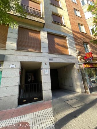 PLAZA DE GARAJE CERCA DE DOCTOR ESQUERDO - MADRID