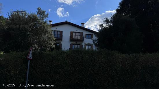 EXCLUSIVO CHALET EN AIA, CON VISTAS ESPECTACULARES A LA COSTA Y MONTAÑA + VT CON LICENCIA - GUIPUZC