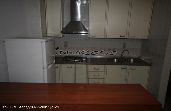 550 euros, comunidad incluida, centro de Armilla,  amueblado con patio. - GRANADA