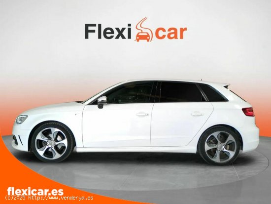 Audi A3 Sedan 1.6 TDI clean d 110CV S line ed - Huércal de Almería