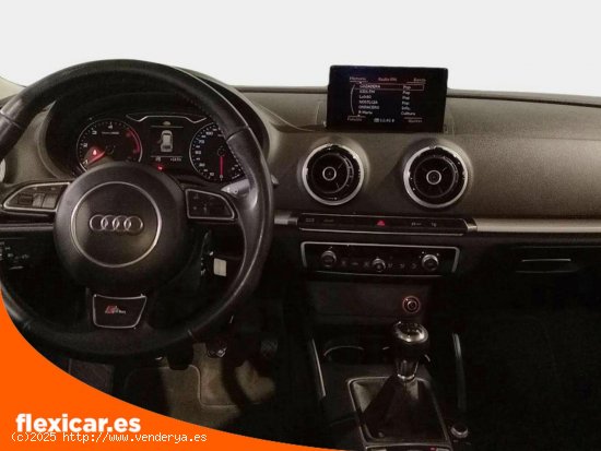 Audi A3 Sedan 1.6 TDI clean d 110CV S line ed - Huércal de Almería