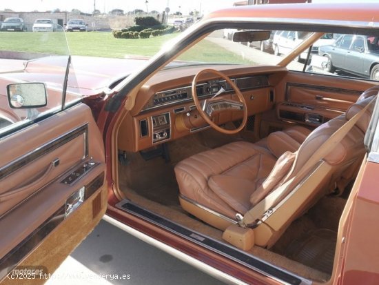 Ford Lincoln Town Coupe de 1977 con 127.448 Km por 18.000 EUR. en Madrid