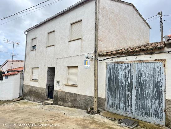  CASA EN VENTA CON MUCHAS POSIBILIDADES EN MORALEJA DE SAYAGO (ZAMORA) - ZAMORA 