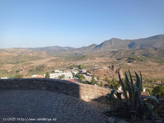 SE VENDE SOLAR EN ZAHARA DE LA SIERRA - CADIZ