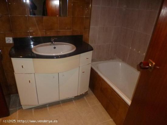 Piso céntrico en alquiler sin muebles, patio interior, terraza, buena orientación. - TARRAGONA