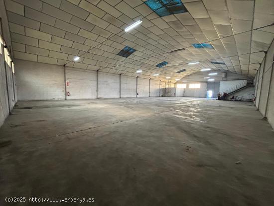 Nave en polígono El Tiro: 800 m² construidos y 2.000 m² de parcela - MURCIA