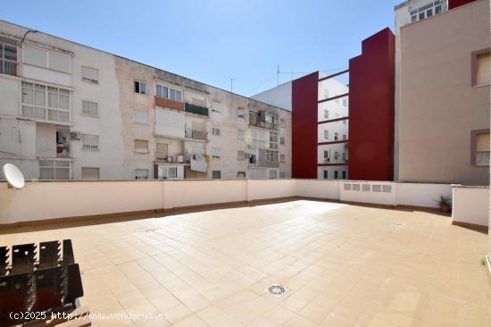  Se vende piso de 2 dormitorios, plaza de garaje y trastero junto al Corte Inglés - MURCIA 