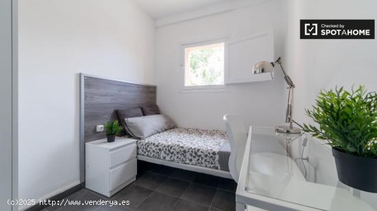 Acogedora habitación en un apartamento de 4 dormitorios en Algirós - VALENCIA