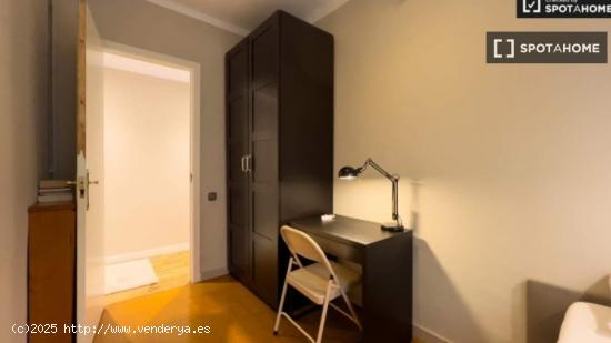 Habitación en piso compartido en barcelona. - BARCELONA