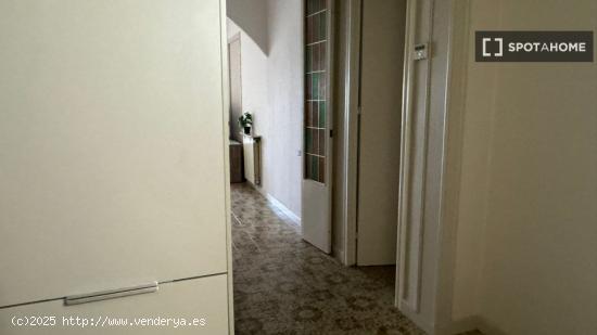 Piso entero de 4 habitaciones en barcelona. - BARCELONA