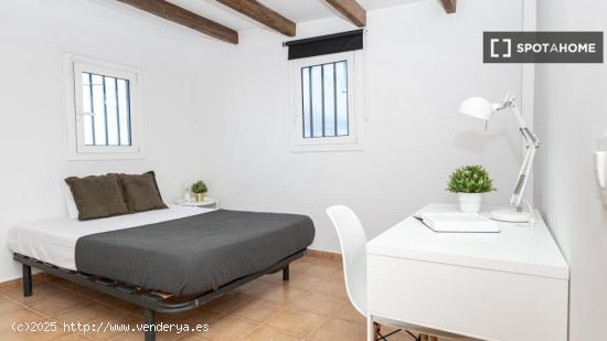 Se alquila habitación en piso de 3 habitaciones en Barcelona - BARCELONA