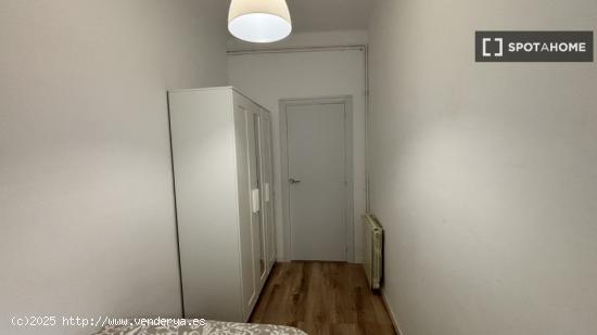 Habitación en piso compartido en barcelona. - BARCELONA