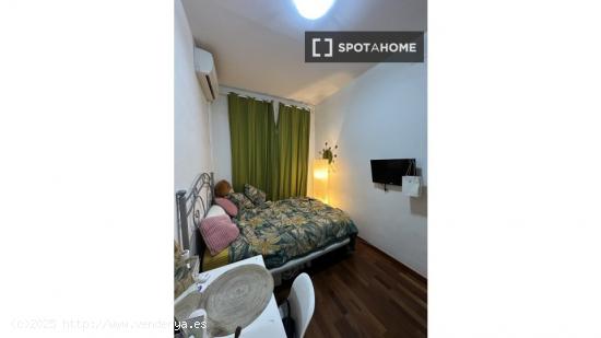 Habitación en piso compartido en barcelona. - BARCELONA