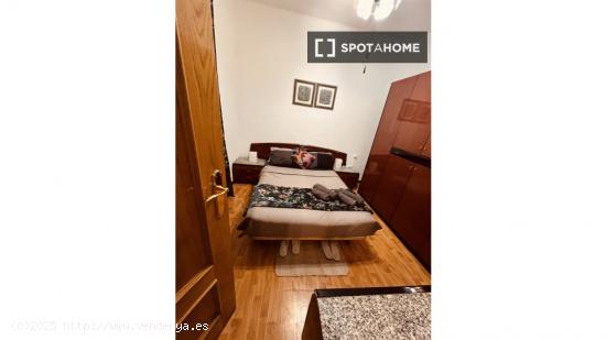 Habitación en piso compartido en barcelona. - BARCELONA