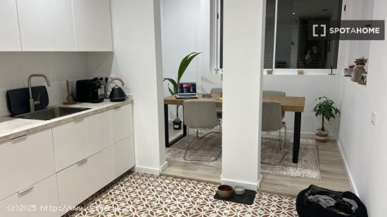 Habitación en piso compartido en barcelona. - BARCELONA