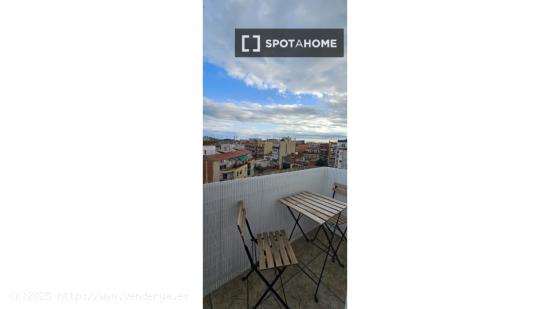 Habitación en piso compartido en barcelona. - BARCELONA