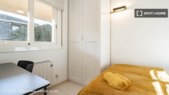 Alquiler de habitaciones en piso de 4 habitaciones en Sant Cugat Del Vallès - BARCELONA