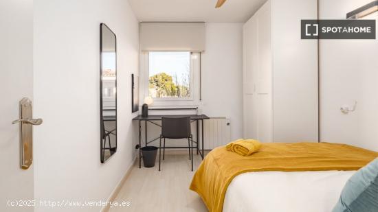 Alquiler de habitaciones en piso de 4 habitaciones en Sant Cugat Del Vallès - BARCELONA