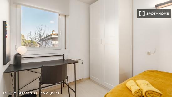 Alquiler de habitaciones en piso de 4 habitaciones en Sant Cugat Del Vallès - BARCELONA