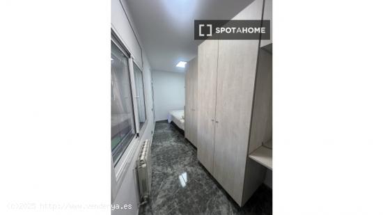 Habitación en piso compartido en barcelona. - BARCELONA