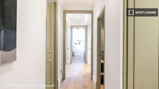 Precioso apartamento ubicado en zona centro con amplia terraza. - BARCELONA