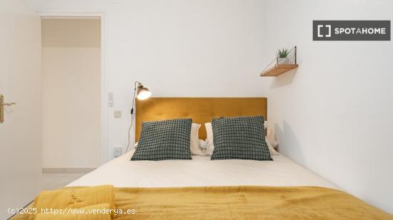 Se alquila habitación en piso de 4 habitaciones en Sant Cugat del Vallès - BARCELONA