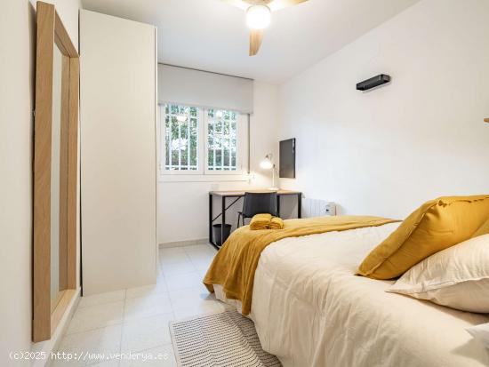  Se alquila habitación en piso de 4 habitaciones en Sant Cugat del Vallès - BARCELONA 