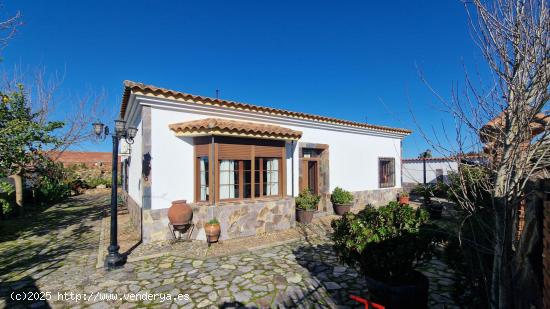 ALQUILER CHALET CON PARCELA EN HIGUERA DE VARGAS - BADAJOZ