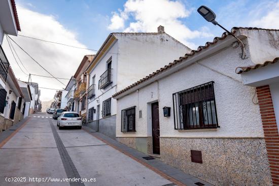 Casa en venta en la población de  Villanueva del Rosario, provincia de Málaga. - MALAGA