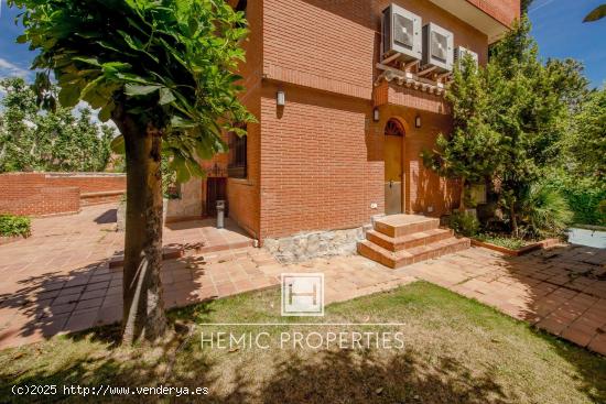 Vivienda unifamiliar con piscina y parcela de 501 m2 en Somosaguas - MADRID