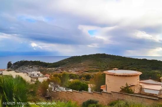 Solar edificable en Cala Lliteras (Capdepera) frente al mar - BALEARES