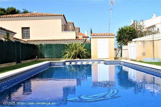 Unifamiliar adosada en venta  en Mont-roig del Camp - Tarragona