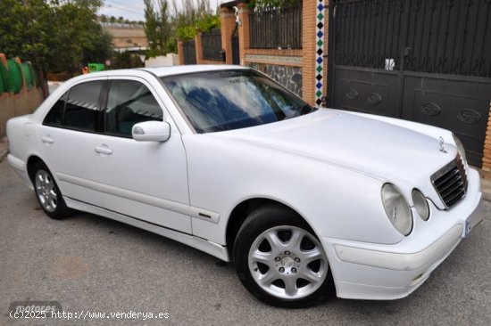  Mercedes Clase E 200 CDI AUT ELEGANCE-KLIMATIZADOR-ALARMA-LLANTAS de 2001 con 467.000 Km por 2.300 E 