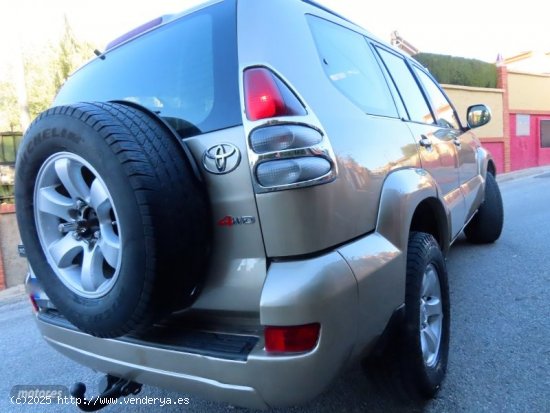 Toyota Land Cruiser 3.0 D VXL PIEL BEIGE-TECHO CRISTAL-NAVI DVD-FULL de 2006 con 237.000 Km por 17.9