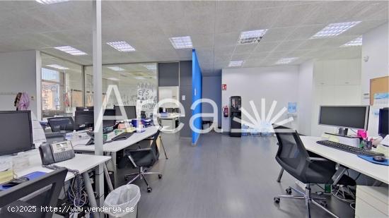 Excelente local comercial/oficinas en el Pla d'en Boet - BARCELONA