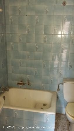 VENDO CASA PARA REHABILITAR EN PLAZA ALMEHORA - ZARAGOZA